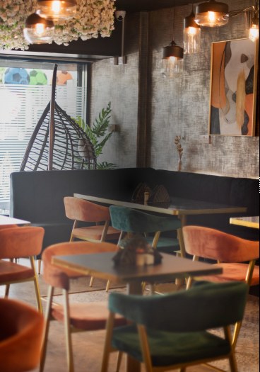 Inside ÉKO '77 Kingstanding